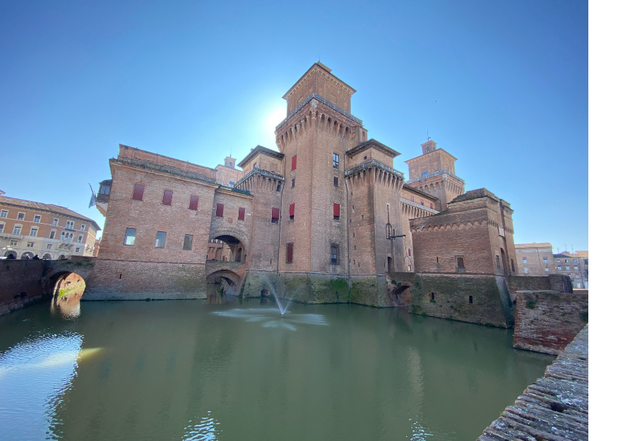 Este Castle in front of a blue sky