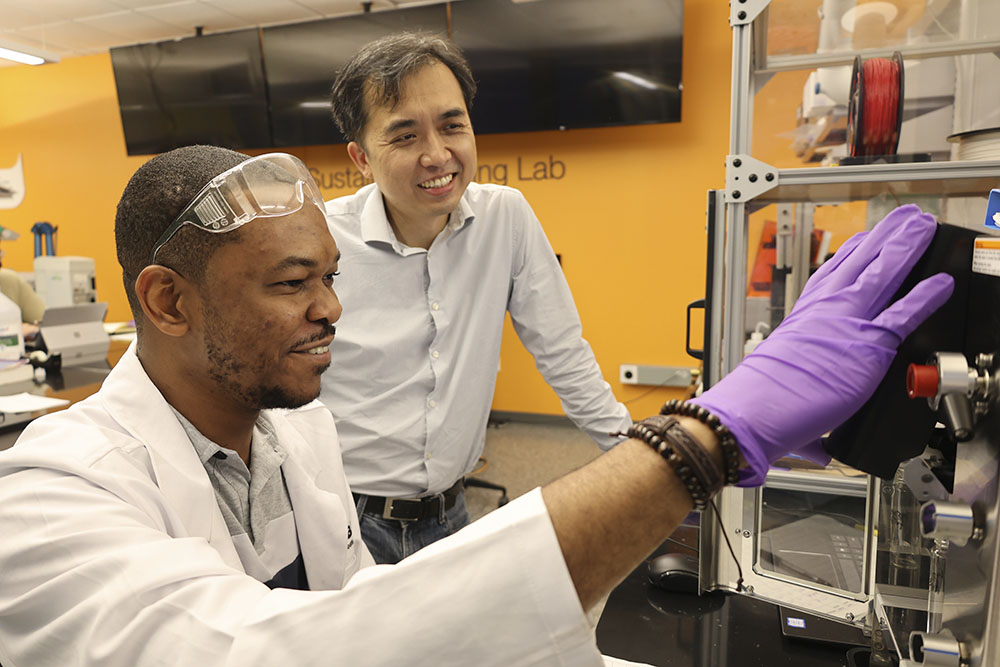 Jimmy Lawrence supervisers a student in an LSU lab